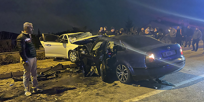 Kayseri'de 2 otomobilin çarpıştığı kazada 2 kişi öldü, 6 kişi yaralandı