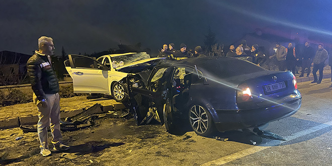 Kayseri'de 2 otomobilin arpt kazada 2 kii ld, 6 kii yaraland