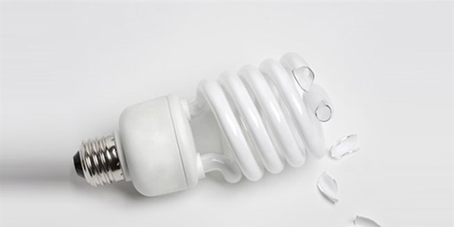 K�r�lan tasarruflu ampulden ��kan c�va zehirliyor