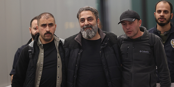 Arnavutluk'ta yakalanan Salih Akkurt T�rkiye'ye getirildi