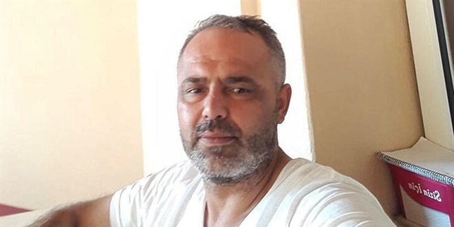 Otomobilde tart��t��� e�ini tabancayla a��r yaralay�p, intihar etti