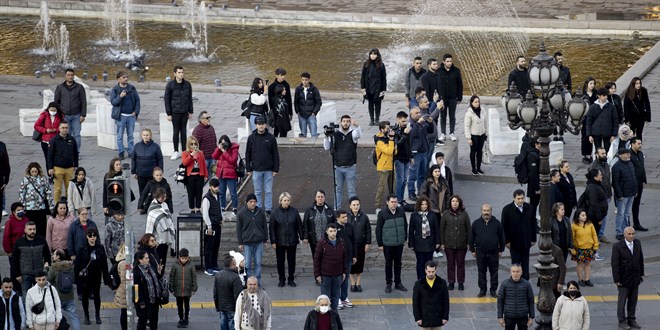 Saat 9'u 5 ge�e hayat 1 dakika durdu