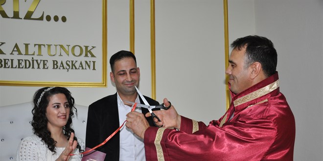 Mersin'de işitme engelli çift işaret diliyle 'evet' diyerek evlendi