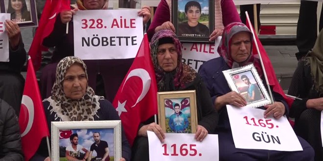 Diyarbak�r annelerinin oturma eylemine iki aile daha kat�ld�