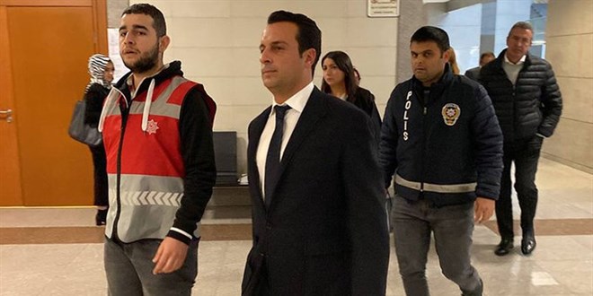 Duruşma çıkışı eşinin avukatına omuz atan iş insanı tutuklandı