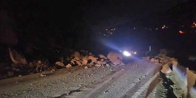 Zigana Geçidi'nde toprak kayması