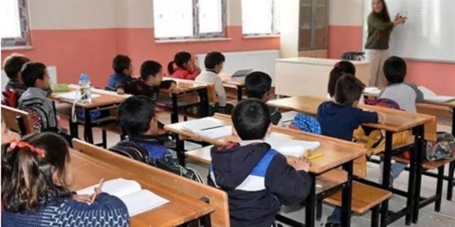 Eğitimin yükünü veliler sırtlanıyor