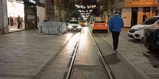 Kapatılan İstiklal Caddesi yeniden yaya trafiğine açıldı