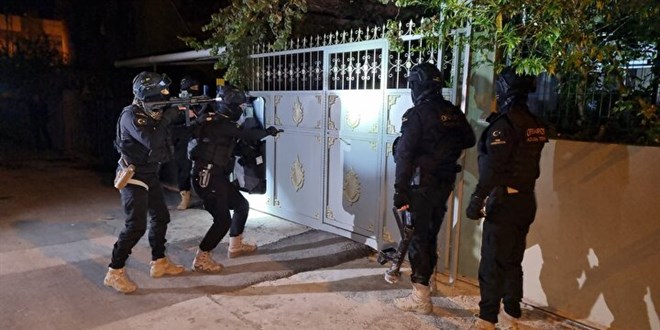 Adana'da PKK'ya yönelik şafak operasyonu