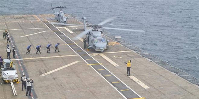 Türkiye'nin ilk uçak gemisine helikopterler konuşlanmaya başladı