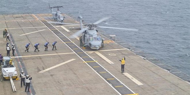 Trkiye'nin ilk uak gemisine helikopterler konulanmaya balad