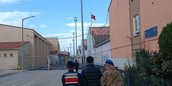 Bursa'da berber kılığına giren jandarma hükümlüyü yakaladı