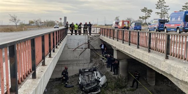 Konya'da otomobil kanala düştü: 3 ölü