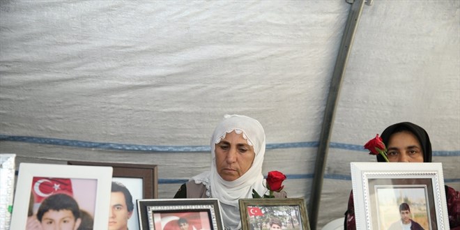 Diyarbakr'da 'evlat nbeti'ndeki ailelerden biri daha evladna kavutu