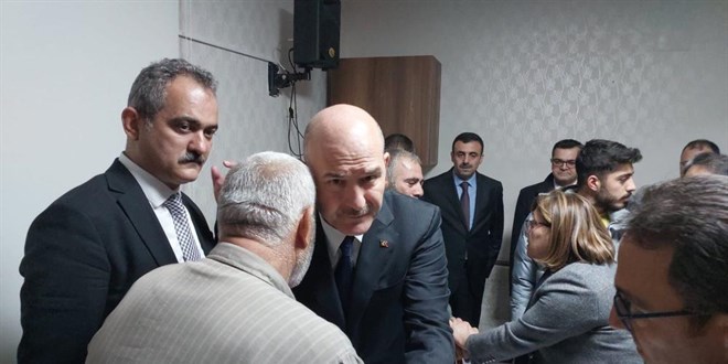 Bakan Soylu ve Bakan Özer'den şehit öğretmenin ailesine taziye ziyareti