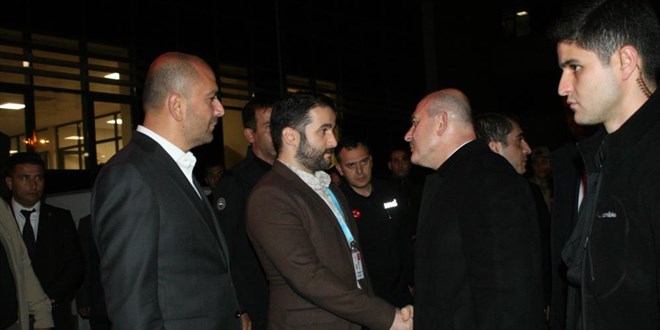 Bakan Soylu yaralı polisleri hastanede ziyaret etti