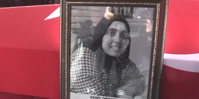 Karkamış'taki terör saldırısında hayatını kaybeden öğretmen defnedildi