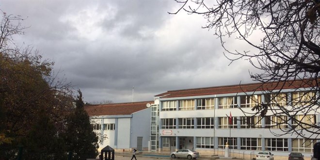 Okuldan uzaklaştırılan liseli, müdür yardımcısını bıçakladı