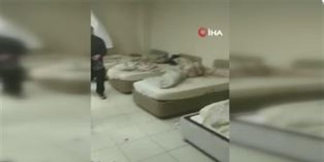Deprem öğrenci yurdunda dolapları devirdi, panik anları kamerada