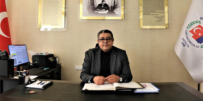 Öğrencilik yaptığı okula müdür oldu, 30 yıl önceki öğretmenleriyle çalıştı