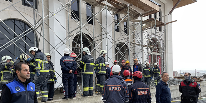 Cami inşaatında çöken iskele kazasında ölen işçi sayısı 2'ye yükseldi