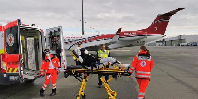 Almanya'da youn bakmda tedavi gren retmen ambulans uakla Trkiye'ye getirildi