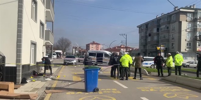 Bolu'da kız arkadaşını silahla öldüren kişi intihar etti