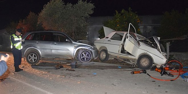 Antalya'da cip ile otomobil çarpıştı: 2 ölü, 3 yaralı