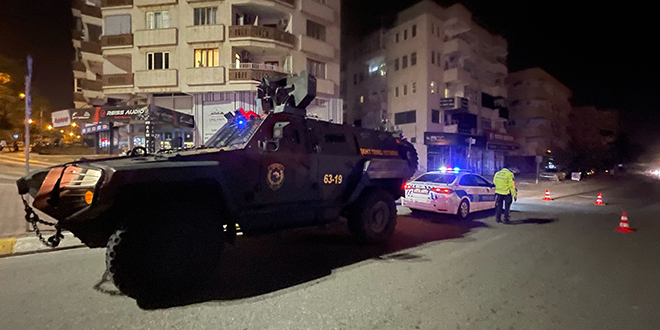 Uyuşturucu satıcılarının açtığı ateş sonucu 2 polis memuru yaralandı