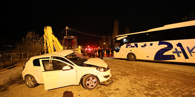 Malatya'da feci kaza: Komiser yardımcısı öldü, oğlu yaralandı