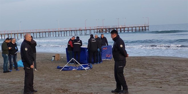 Polis memuru sahilde intihar etti
