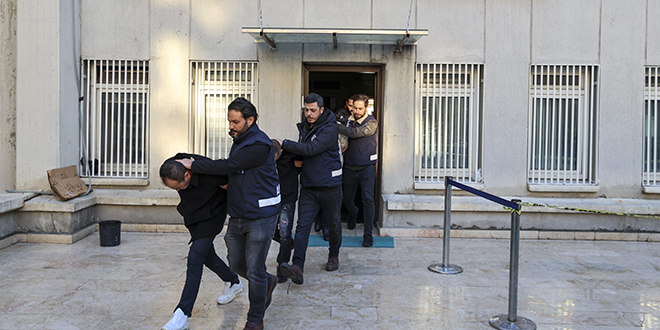 Fuhuş çetesinin elebaşı FETÖ'den açığa alınan astsubay çıktı