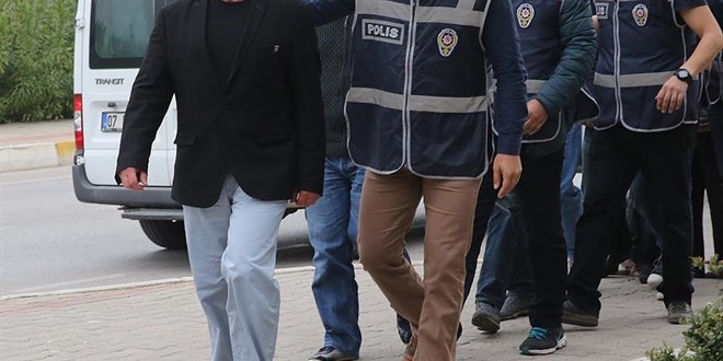İzmir'de FETÖ'nün hücre evlerine yönelik operasyonda 16 tutuklama