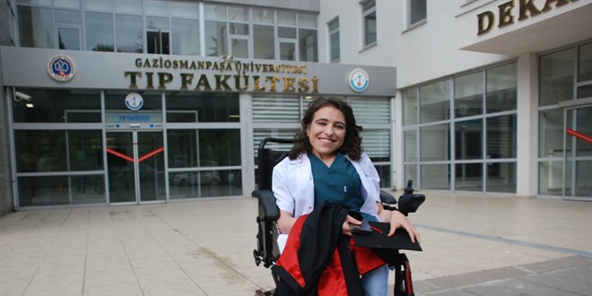 Engel tanımadı uzman doktor oldu, sosyal medyada beğeni topladı