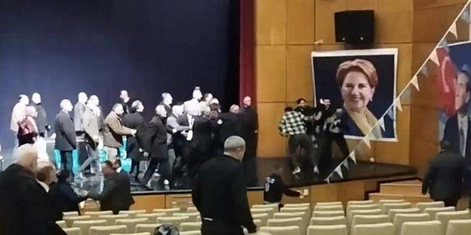 Rize'de, İYİ Parti Kongresi'nde tekmeli yumruklu kavga