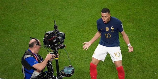 Mbappe, alkollü içki logosu önünde poz vermeyi reddetti