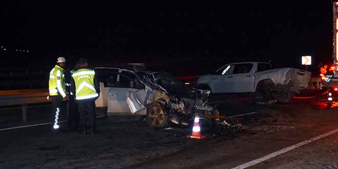 Kırıkkale'de 3 aracın karıştığı trafik kazasında 1 kişi öldü, 4 kişi yaralandı