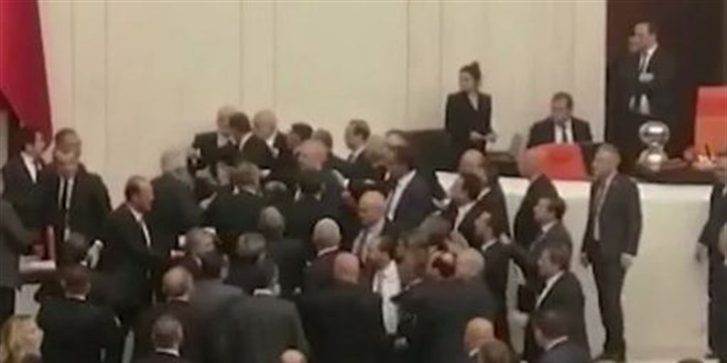 Meclisteki kavgada yaralanan Vekilin tedavisi devam ediyor
