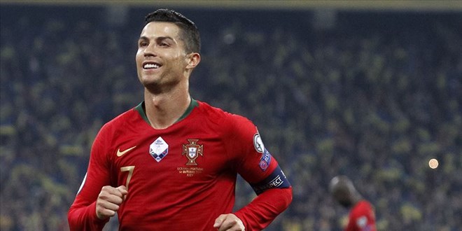 Ronaldo, milli takmda 14,5 yl sonra ilk kez yedek
