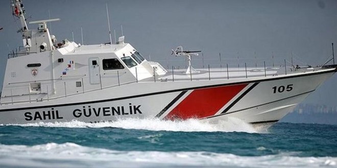 Akdeniz'de kurtarlan dzensiz gmen, STK gemisinde doum yapt