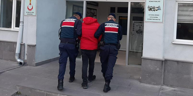 Hükümlü ihraç astsubay jandarmadan kaçamadı