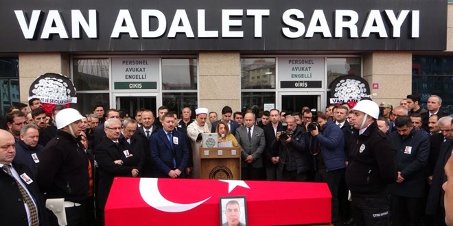 Lösemi tedavisi gören Cumhuriyet Savcısı hayatını kaybetti