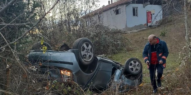 Şarampole devrilen otomobildeki askeri personel yaralandı
