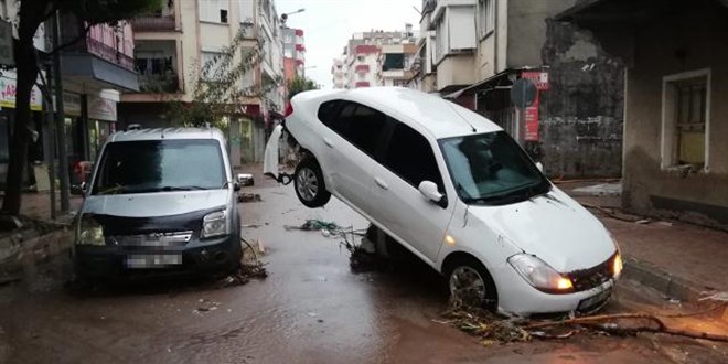 Antalya'da selin bilanosu: 497 ara, 100 konut, 920 i yerinde hasar var