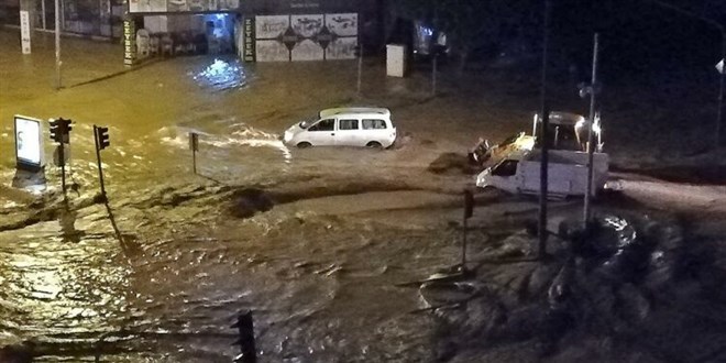 Antalya'daki sel nedeniyle vergi mkelleflerine 1 ay erteleme