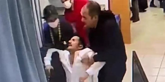 Hayatını yine saldırdığı sağlık çalışanları kurtardı