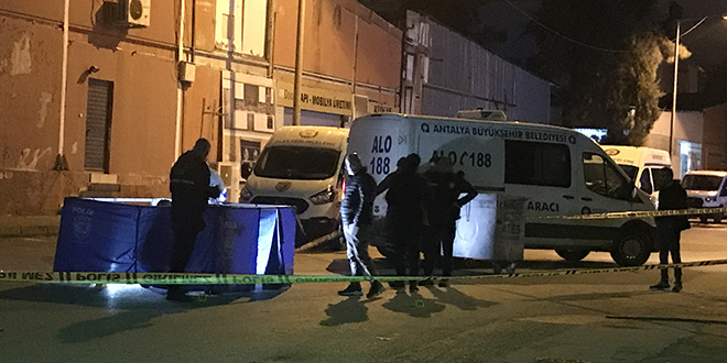 Sokak ortasında otomobiliyle yolunu kesip kurşun yağdırdı: 1 ölü