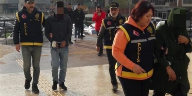 Hırsızlık için girdikleri yazlık eve yerleştiler