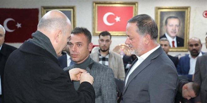 HDP ihraç etti MHP'ye katıldı, MHP ihraç etti AK Parti'ye katıldı
