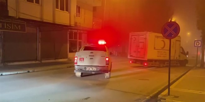 Hatay'da deprem sonrası evlerine giremeyen vatandaşlara çorba dağıtıldı